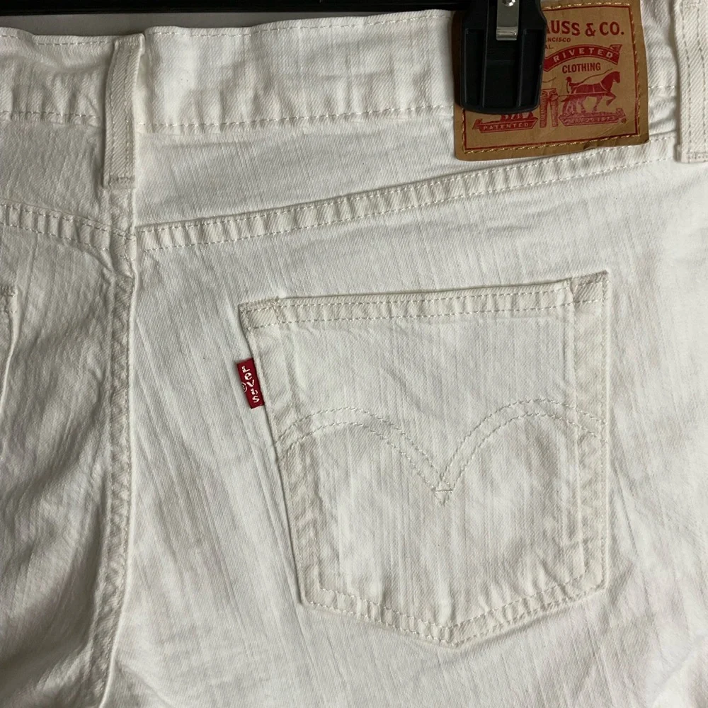 Levis levi’s white